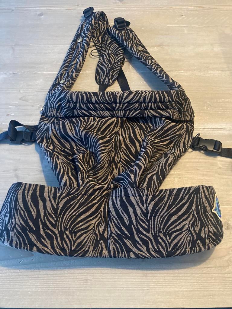 Artipoppe Zeitgeist Zebra. Uitstekende staat, zgan!, Kinderen en Baby's, Babydragers en Draagdoeken, Overige merken, Buik of Rug