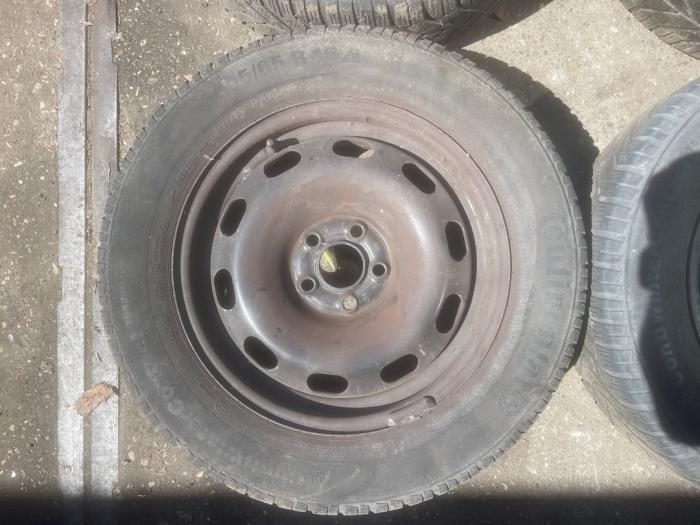 Velgen set + winterbanden van een Volkswagen Bora, Gebruikt, -, Verzenden, -