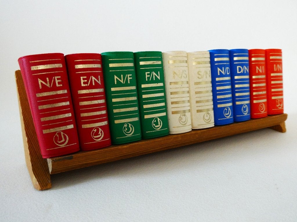 Vintage Dikkertje Mini-Woordenboeken 10 delig + boekenplank, Antiek en Kunst, Ophalen of Verzenden