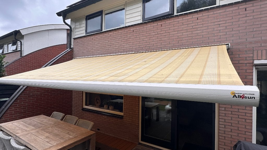 Zonnescherm (gratis af te halen), Tuin en Terras, Ophalen, Gebruikt, 450 cm of meer, Elektrisch