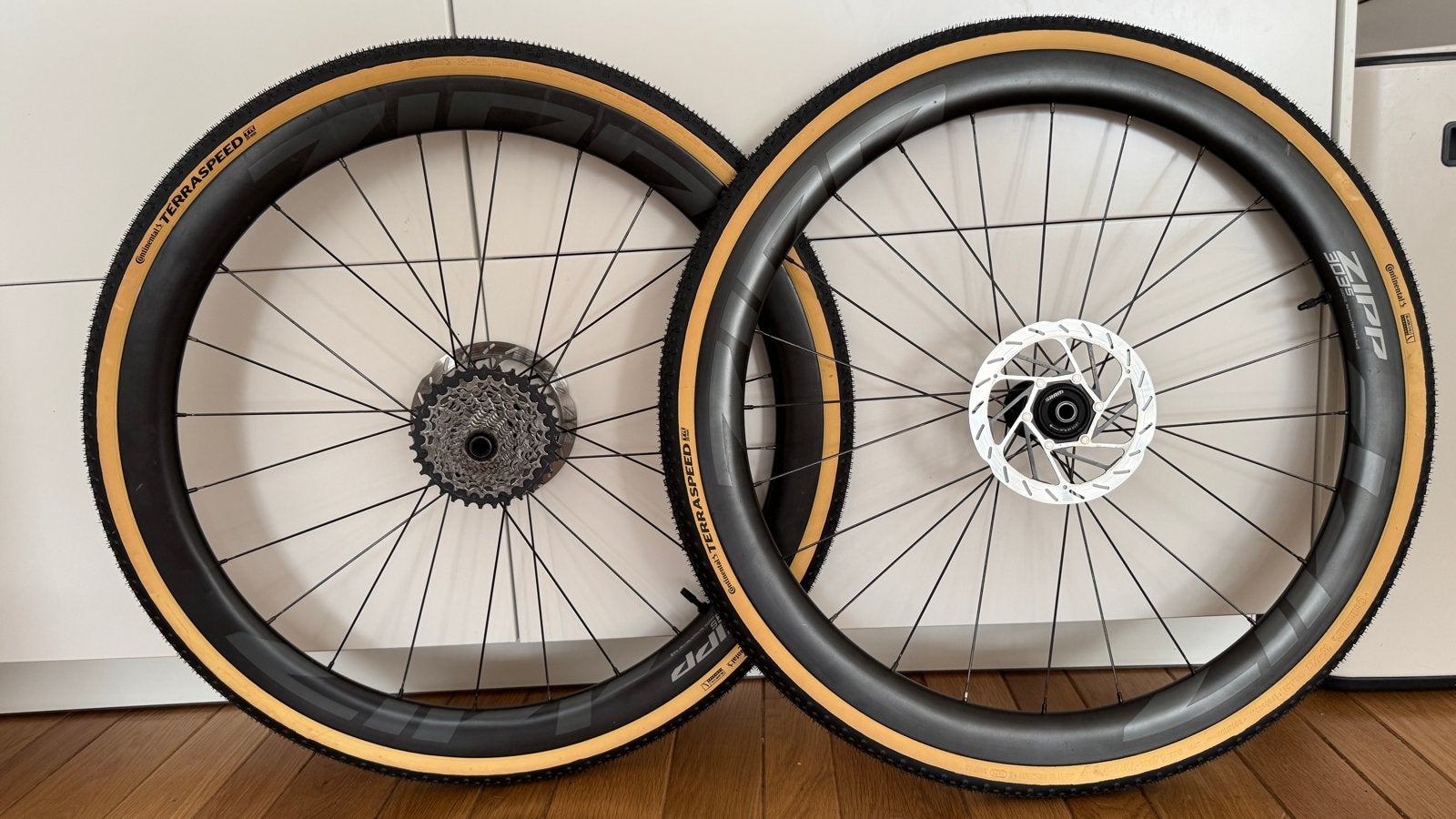Zipp 303S XDR Carbon Wielset - Continental Terra Speed, Fietsen en Brommers, Fietsonderdelen, Zo goed als nieuw, Gravelbike, Carbon