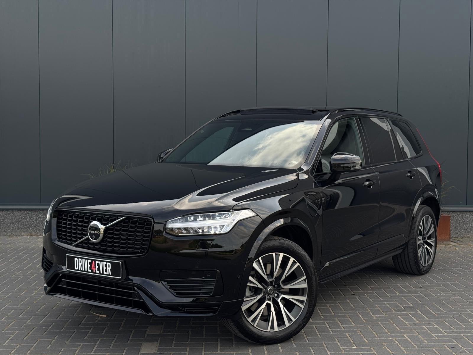 Volvo XC90 2.0 T8 Recharge AWD R DESIGN 455pk 7p PANO | LEDE, Auto's, Dealer onderhouden, Gebruikt, 4 cilinders, 7 stoelen