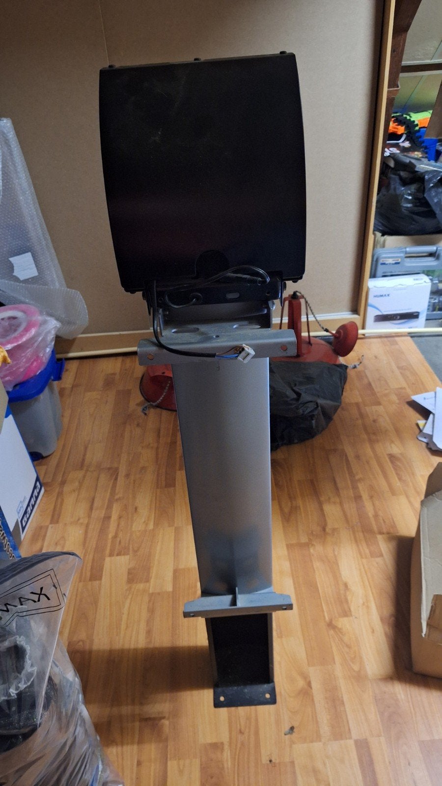 Zwarte standaard digibord met kabelgoot, Ophalen, Gebruikt