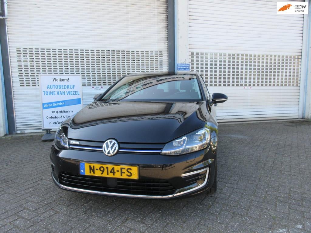 Volkswagen E-Golf E-Golf clima acc pdc navi, Auto's, 596 min, Gebruikt, Zwart, 230 km