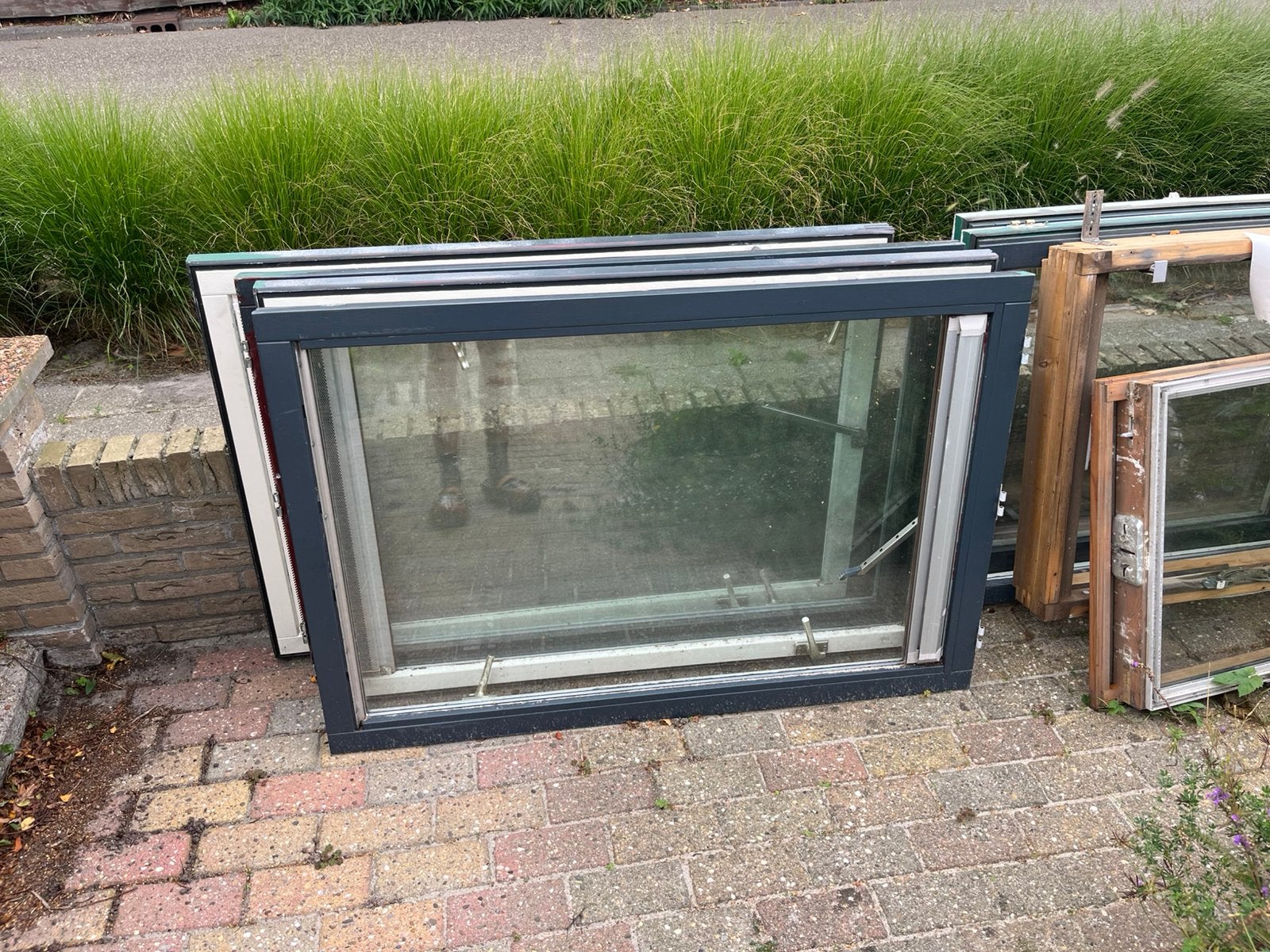 4x Uitzetraam met dubbelglas HxB = 134x89 cm, Raamkozijn, Zo goed als nieuw, Hout, Ophalen