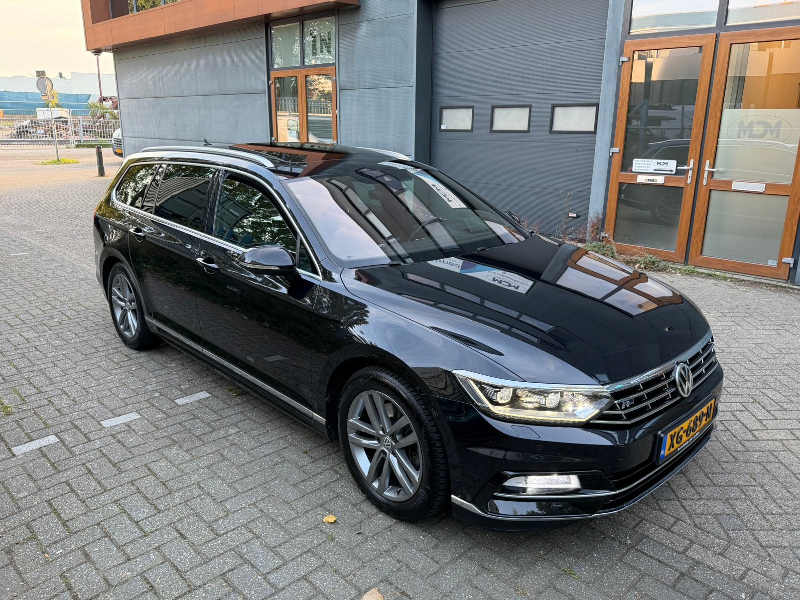 Volkswagen Passat Variant R-Line 1.5 TSI DSG Bomvol 150PK, 1498 cc, 4 cilinders, 150 pk, Zwart
