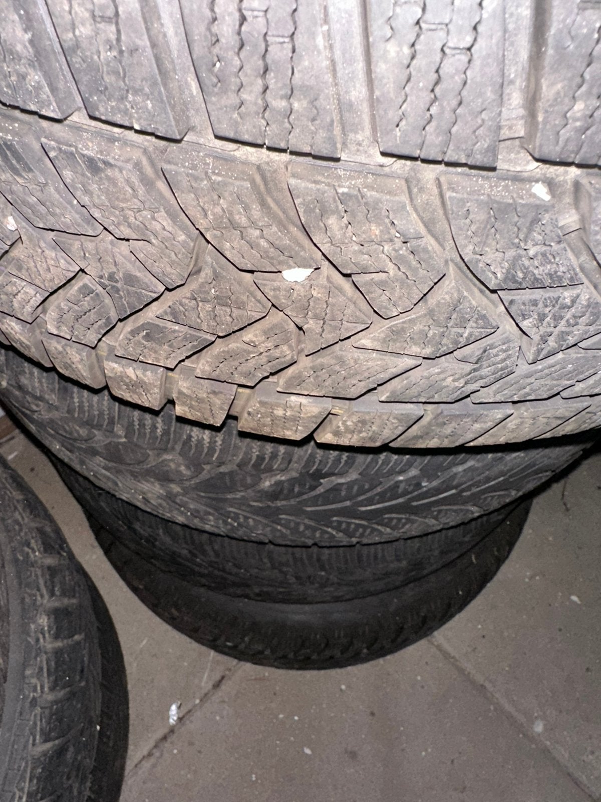 Foto 3 van Winterbanden 205/55 R16 op Stalen Velgen + VW Wieldoppen