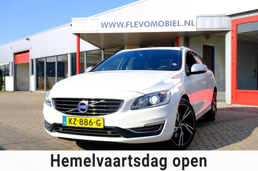 Volvo V60 2.4 D6 Twin Engine R-Design Aut. Leder|Pano|Clima|, Auto's, Automaat, Euro 6, Automatische klimaatregeling, Wit