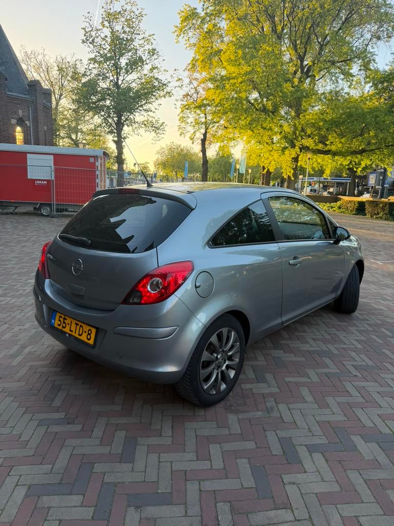 Opel Corsa 1.2 16V 3D 2010 Grijs, Auto's, Voorwielaandrijving, 450 kg, 40 €/maand, 1229 cc