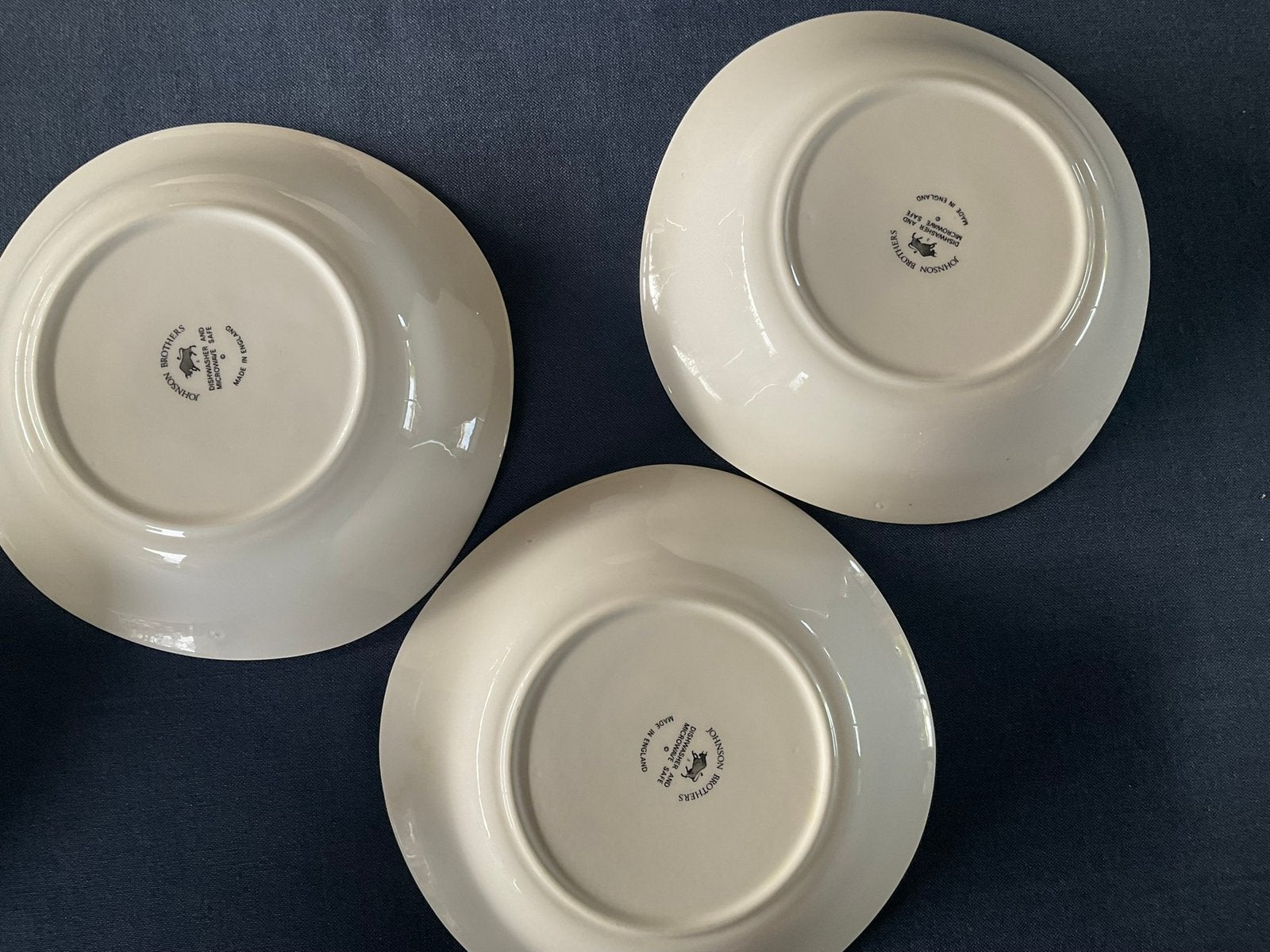 3 diepe borden Johnson brothers afgeronde hoeken/wit, Huis en Inrichting, Keuken | Servies, Gebruikt, Ophalen of Verzenden, Bord(en)