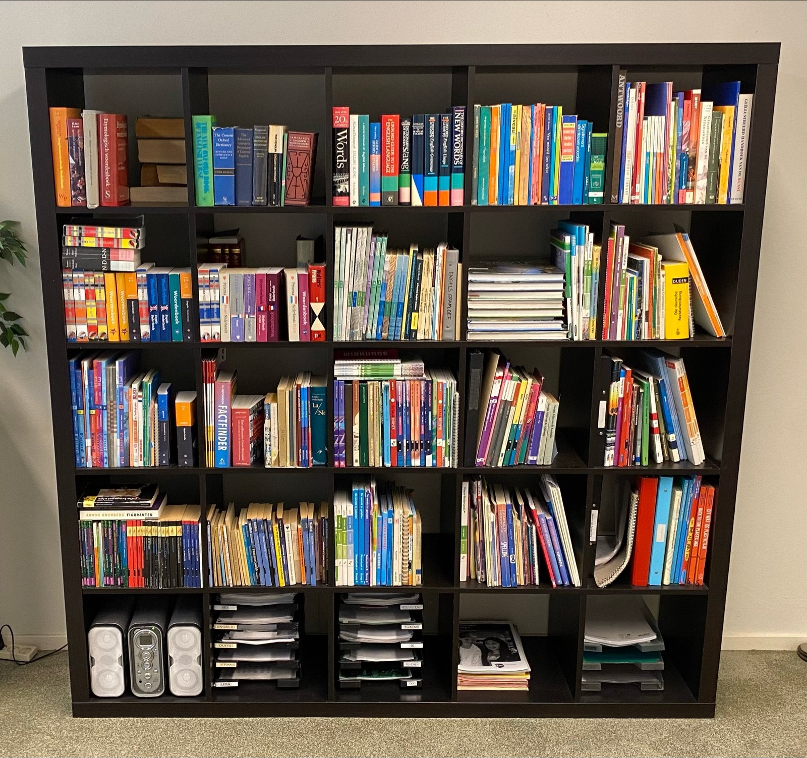 Boekenkast met 25 vakken, Ophalen, Met plank(en), Gebruikt, 150 tot 200 cm
