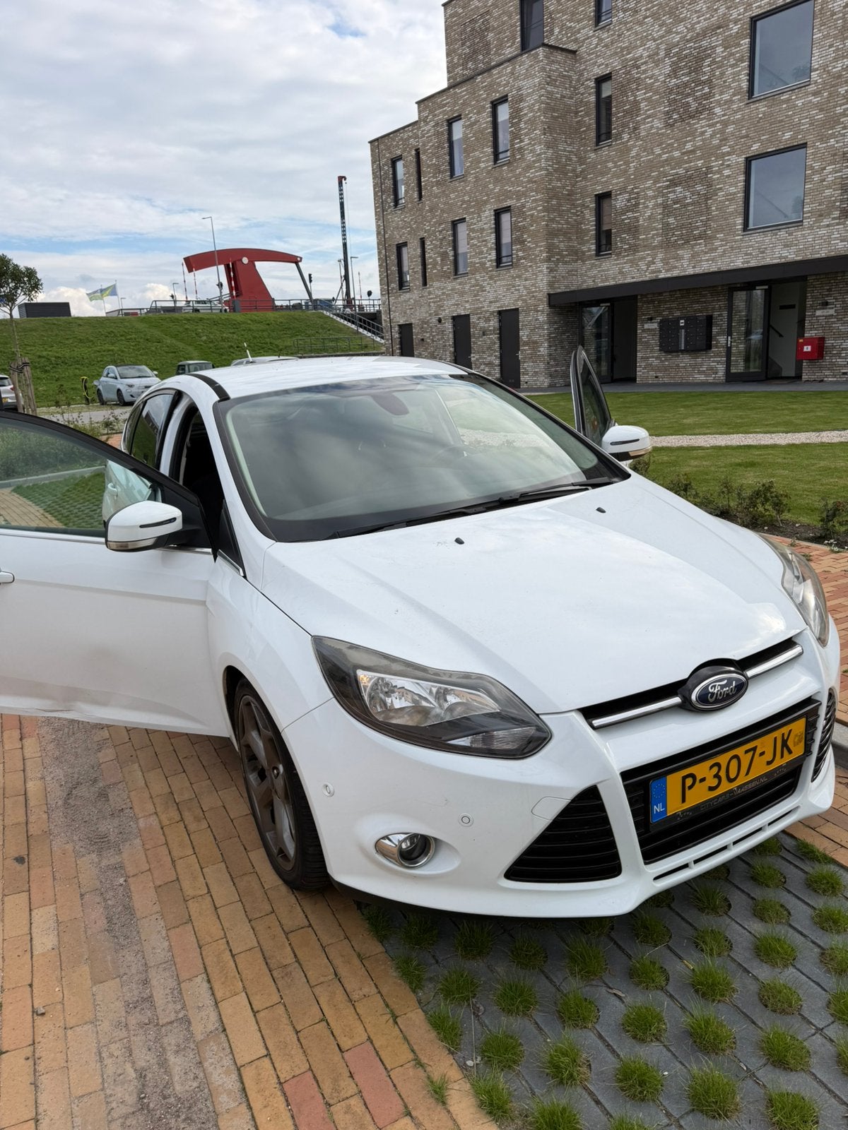 Ford Focus 1.0 Ecoboost 92KW 5D 2013 Wit, 125 pk, 635 kg, Wit, Handgeschakeld