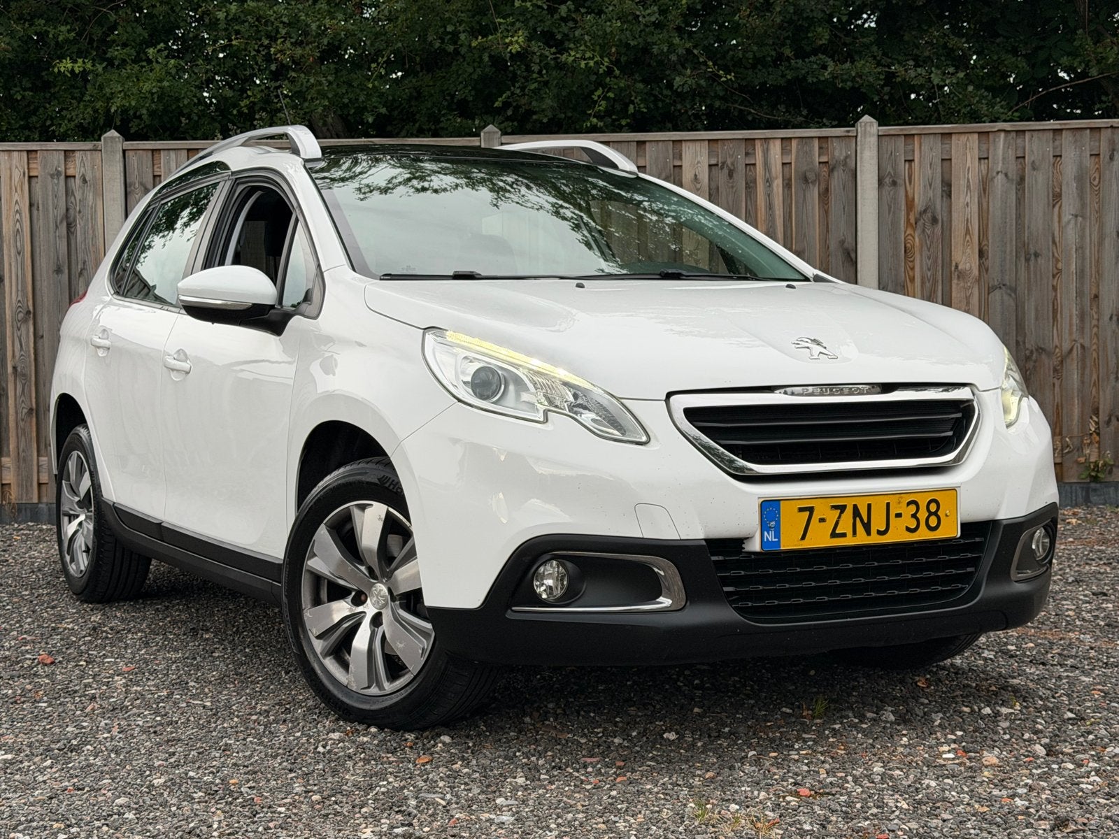 Peugeot 2008 1.6 VTI 120PK 2015 Wit pano airco navi trekhaak, Voorwielaandrijving, Stof, 4 cilinders, 1270 kg