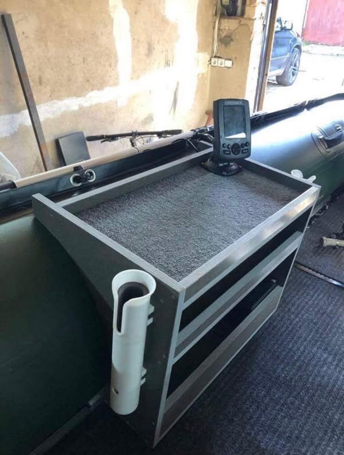 Handige tafel voor rubberboot of kleine boot