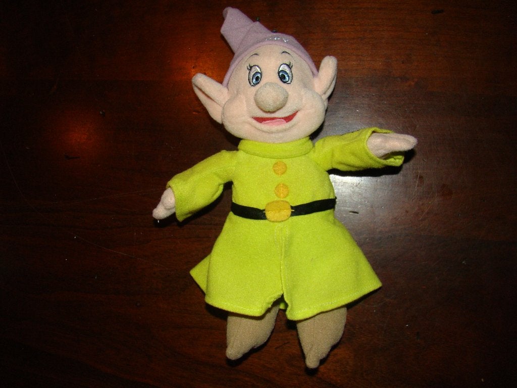 Disney disneyland Dopey dwerg 23 cm groot, Verzamelen, Disney, Ophalen of Verzenden, Sneeuwwitje of Doornroosje, Zo goed als nieuw