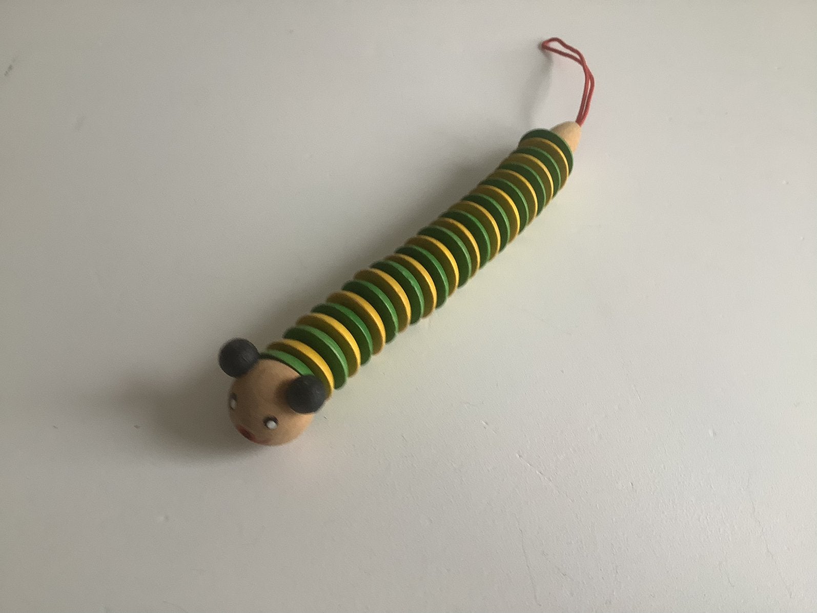 Flexibele houten rups / rammelrups op elastiek, Kinderen en Baby's, Ophalen of Verzenden, Zo goed als nieuw