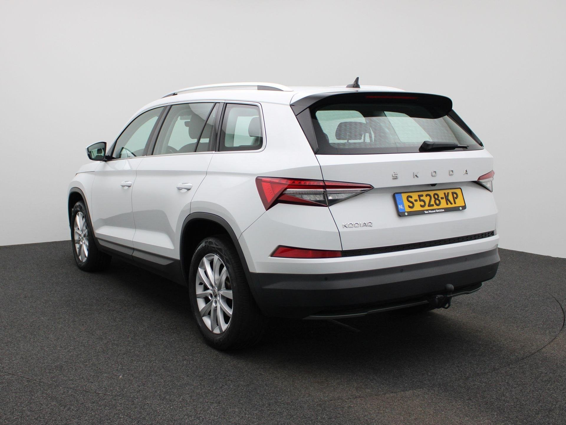 Skoda Kodiaq 1.5 TSI Business Edition | Apple Carplay / Andr, 12 maanden, 4 cilinders, Leder en Stof, Wit