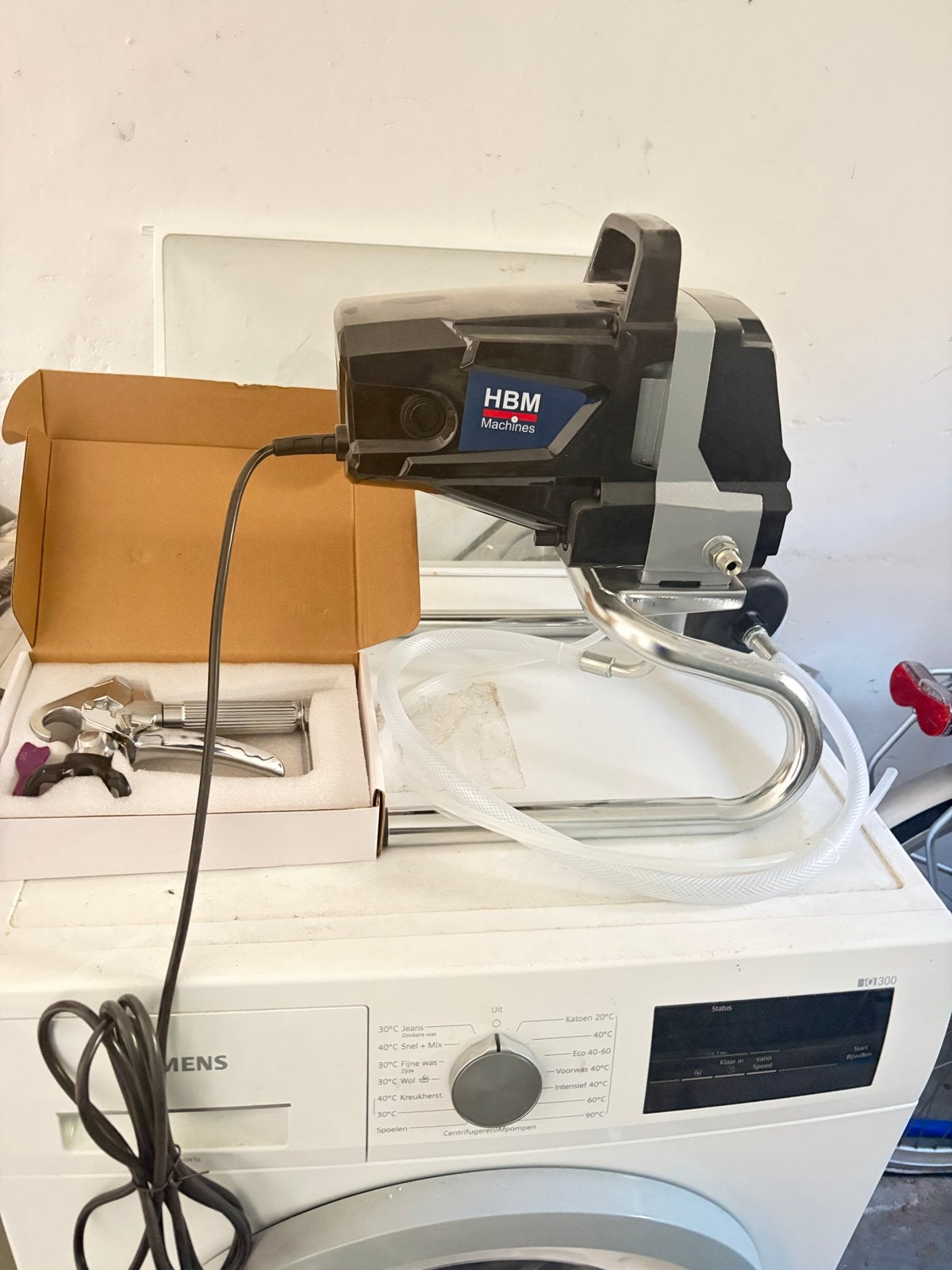 HBM Machines Hogedruk Airless Verfspuitmachine 1010W, Doe-het-zelf en Verbouw, Schildersmaterialen, Zo goed als nieuw, Verfspuit of Verfpomp