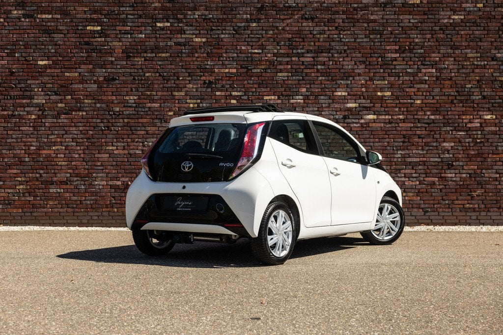 Toyota Aygo 1.0 VVT-i x-wave 5-drs | Cabrio | Camera | Airco, Auto's, Voorwielaandrijving, Euro 5, Gebruikt, Zwart