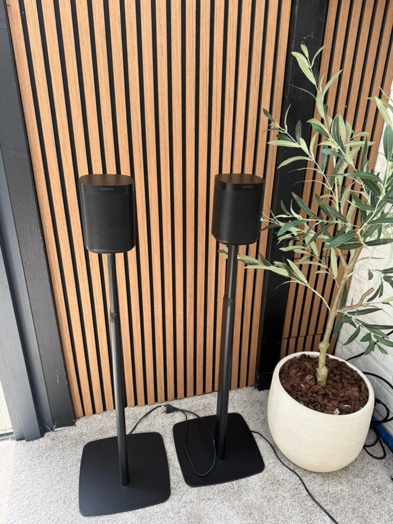 2x Sonos One SL + Stands, Ophalen, Zo goed als nieuw, Sonos, Minder dan 60 watt