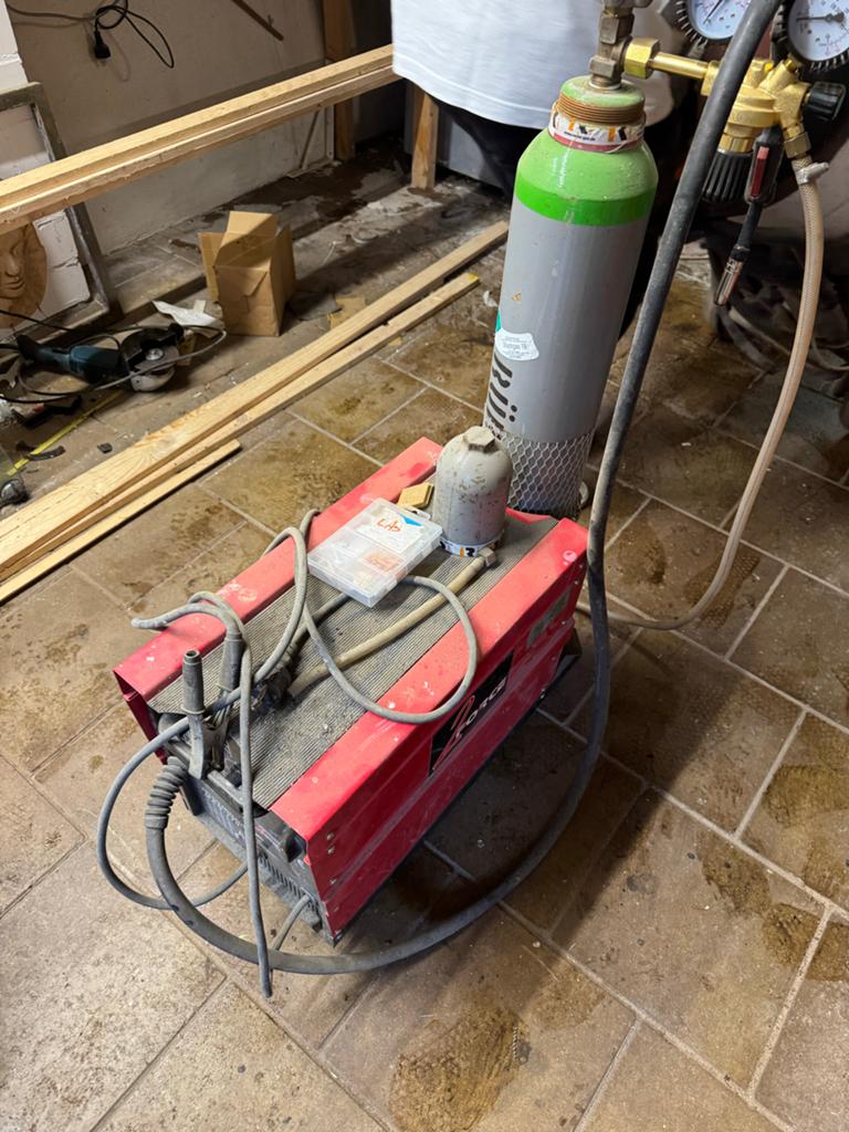 CO2 MAG-170 Lasapparaat met gasfles, Ophalen, Gebruikt, 150 tot 250 ampère, Co2