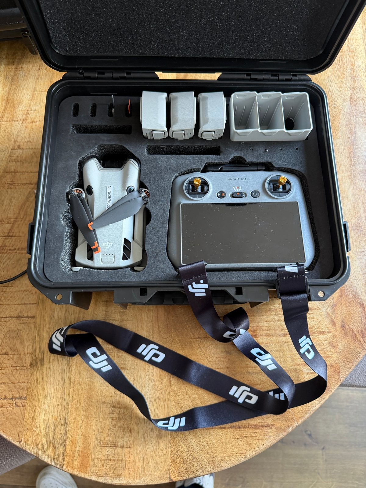 DJI Mini 4 Pro Fly More Combo + Smart Controller, Ophalen of Verzenden, Zo goed als nieuw