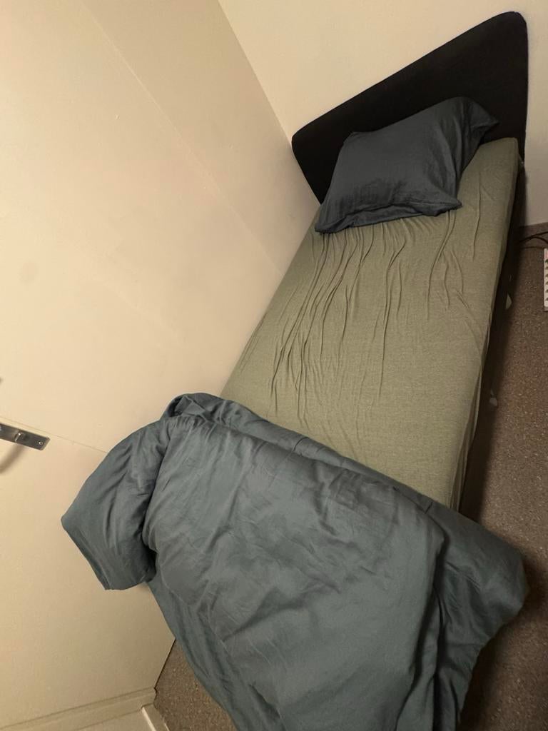 Ikea Slattum bed (90x200) met Vesteröy matras, Huis en Inrichting, Slaapkamer | Bedden, Zo goed als nieuw, Eenpersoons, 90 cm