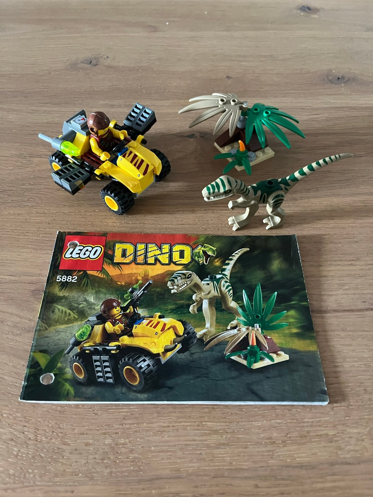 Lego Dino 5882 Quad Bike Ambush met minifiguur en dino, Gebruikt, Overige thema's, Lego, Ophalen of Verzenden