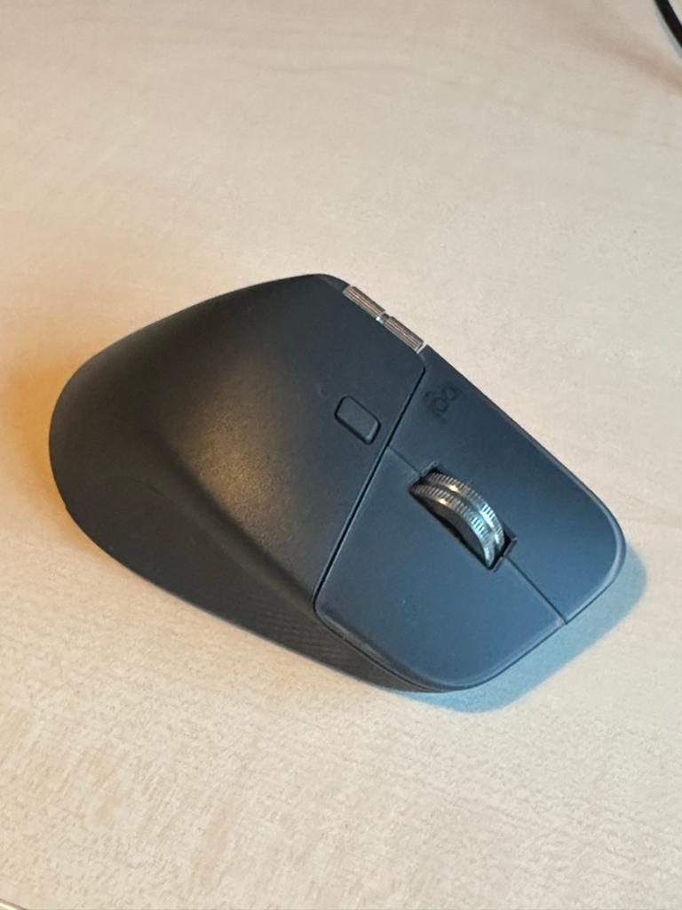 Logitech MX Master 4 Draadloze Muis - Zo goed als nieuw, Rechtshandig, Muis, Ergonomisch, Ophalen of Verzenden