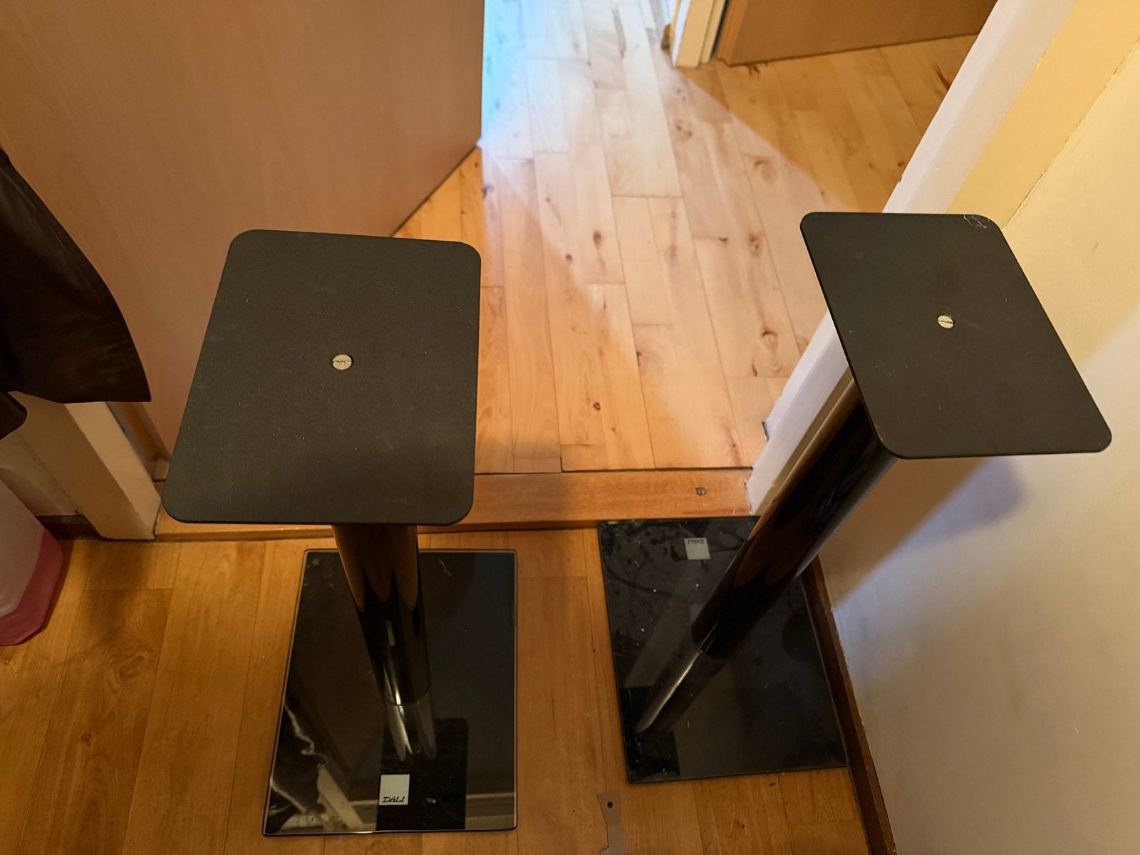 Dali luidsprekerstandaarden - Zwart, set van 2, Ophalen of Verzenden, Gebruikt, Overige typen, Dali