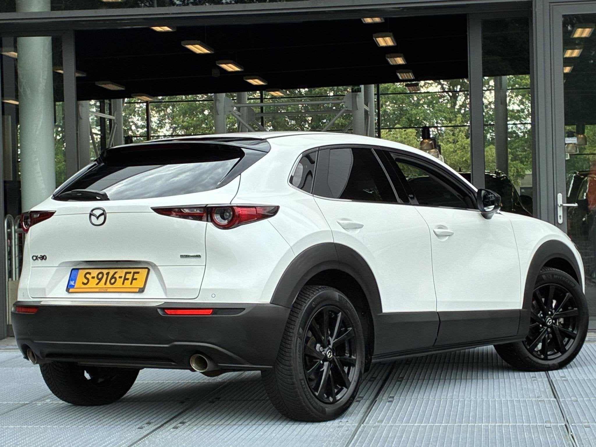 Mazda CX-30 2.0 e-SkyActiv-X M Hybrid Luxury 186PK | Navigat, 1998 cc, Gebruikt, Wit, 600 kg
