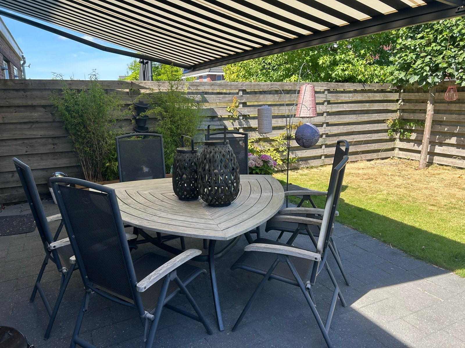 Teakhouten tuintafel triangular Hartman, Ophalen, Gebruikt, Eettafel, 6 zitplaatsen
