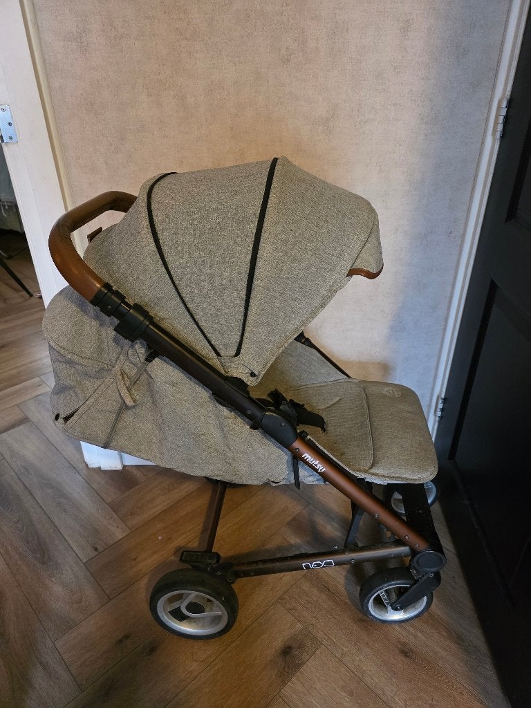 Te koop: Nette mutsy buggy, Ophalen, Gebruikt, Overige merken, Zonnekap