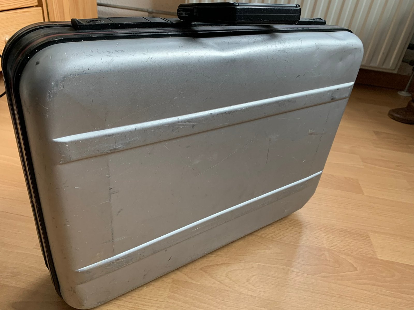 Aluminium koffer met schuifsloten en cijferslot., Overige materialen, Gebruikt, Slot, Minder dan 50 cm