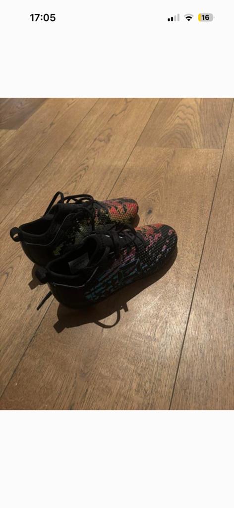 Mooie voetbalschoenen, Maat XS of kleiner, Ophalen, Zo goed als nieuw, Schoenen
