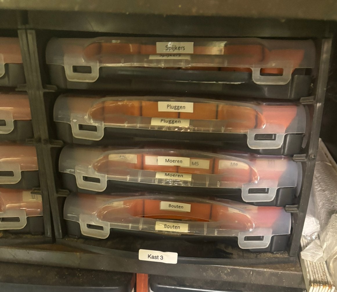 Nieuw assortiment ijzerwaren: pluggen, moeren, bouten, Ophalen, Nieuw, Bouten of Moeren