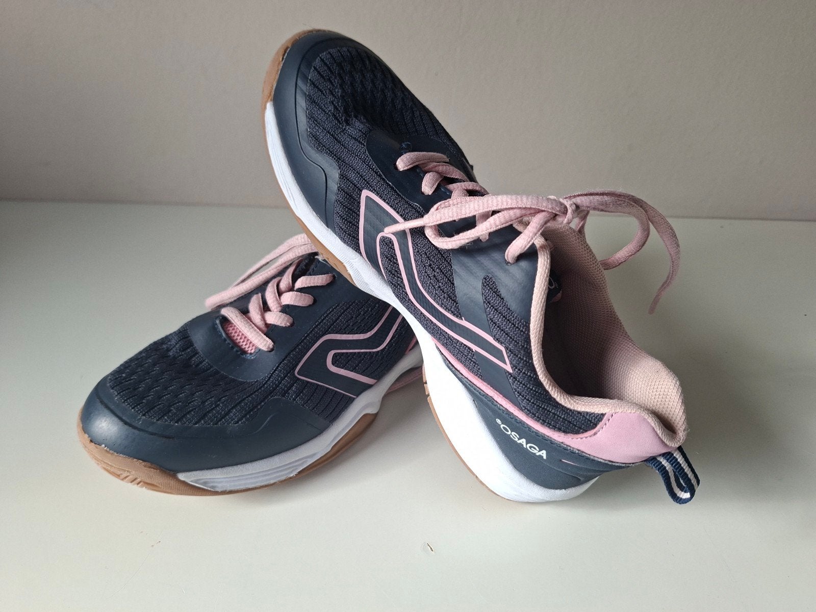 Osaga Sportschoenen Maat 36 - Zo goed als nieuw, Meisje, Sportschoenen, Osaga, Ophalen of Verzenden