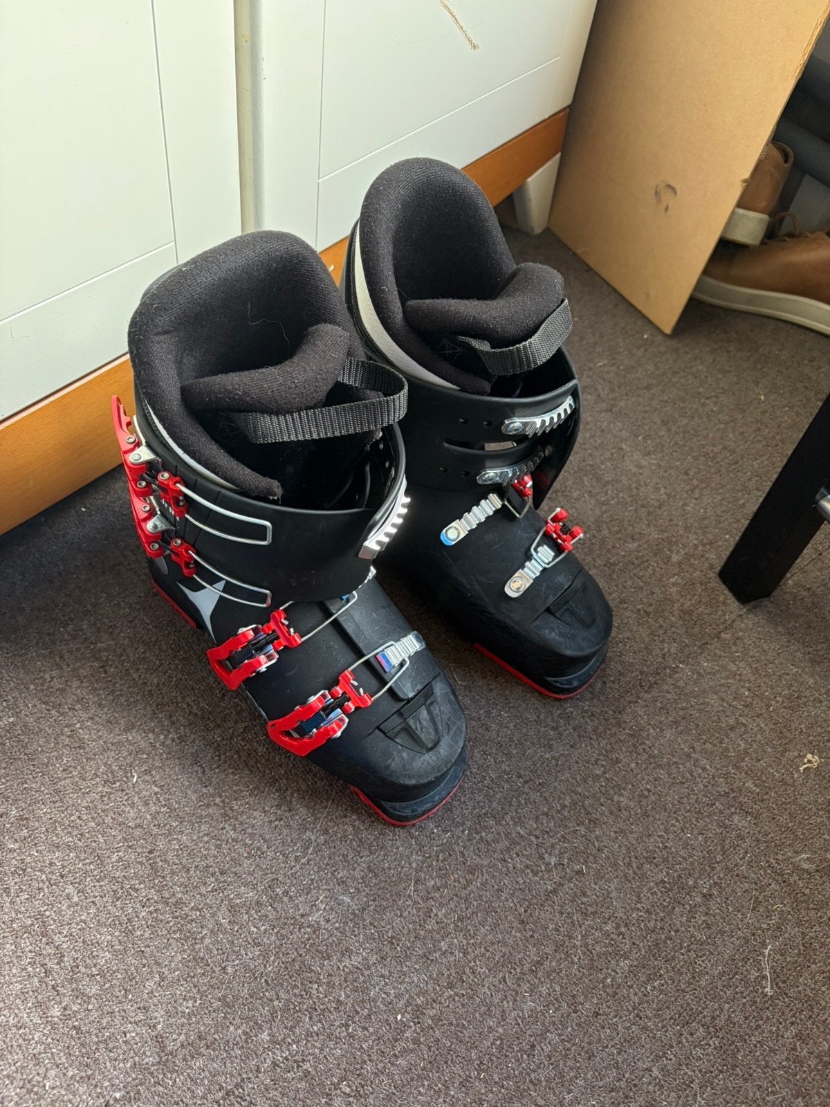 Skischoenen Atomic, Sport en Fitness, Ophalen, 160 tot 180 cm, Gebruikt, Schoenen