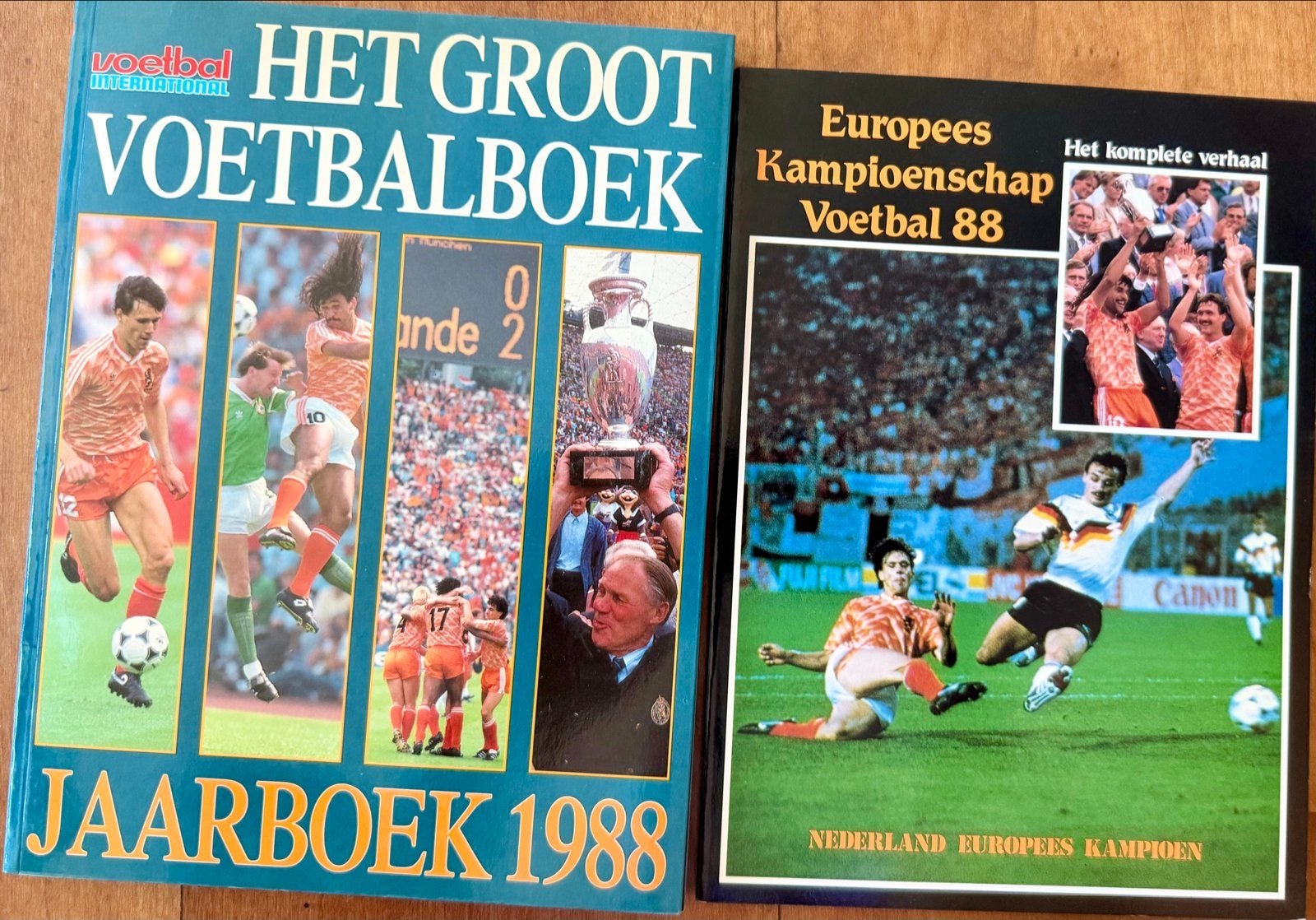 EK Voetbal 1988 Boeken - Het Grote Voetbalboek Jaarboek, Ophalen of Verzenden, Gelezen, Balsport