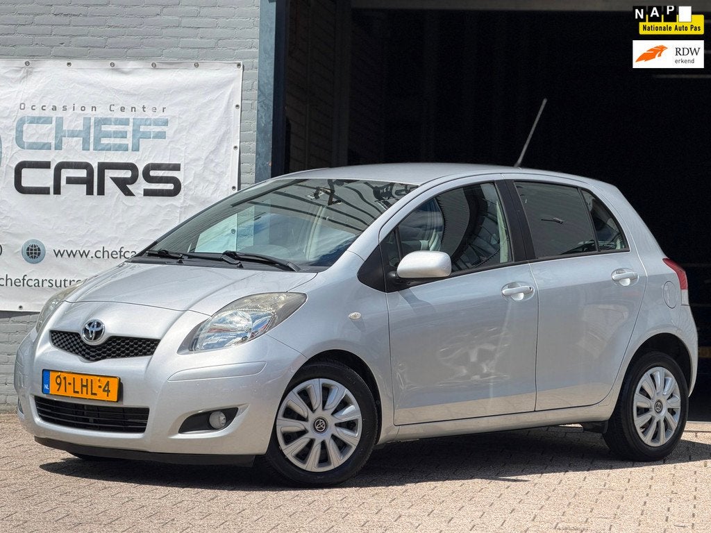 Toyota Yaris 1.3|NAP|AIRCO|5DRS|2EIGENAAR|DEALERONDERHOUDEN!, Auto's, Voorwielaandrijving, 1025 kg, Zwart, 4 cilinders