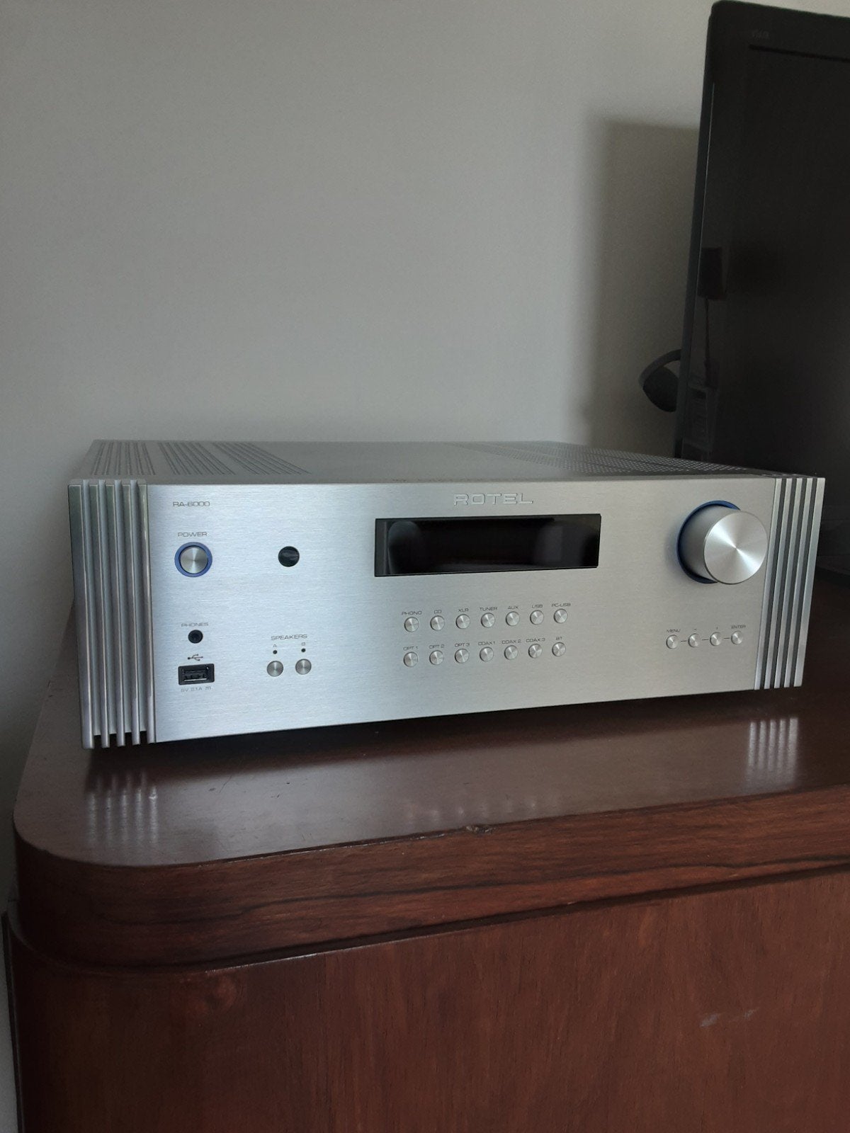 Rotel RA-6000 Geïntegreerde Versterker - Nieuwstaat, Zo goed als nieuw, 120 watt of meer, Stereo, Ophalen
