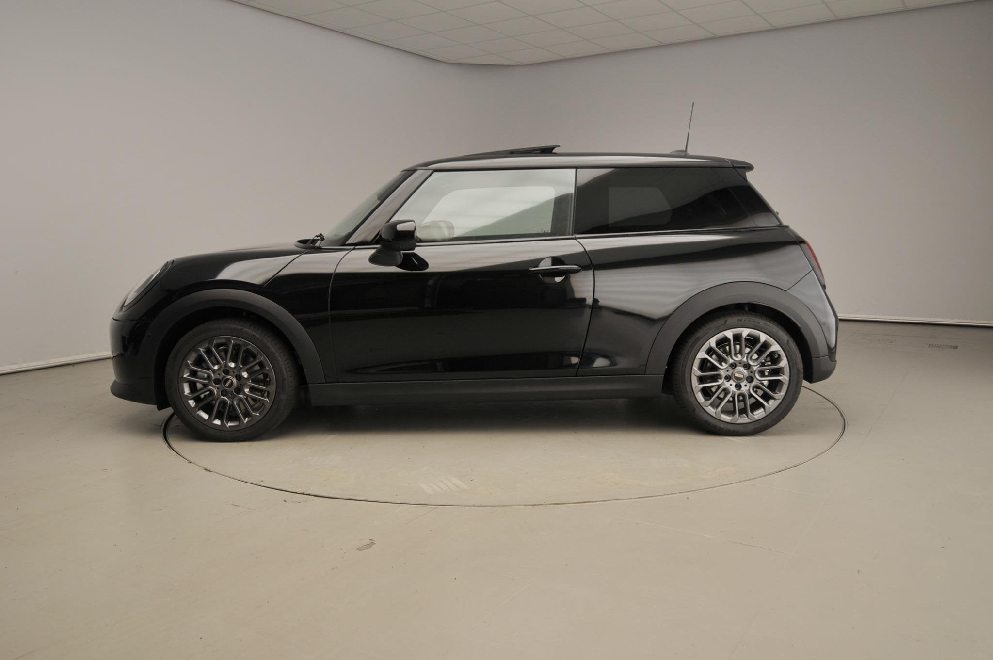MINI 3-Deurs 1.5 Cooper C Classic L Harman-Kardon | Head-Up, 156 pk, Met garantie (alle), 4 stoelen, Leder en Stof