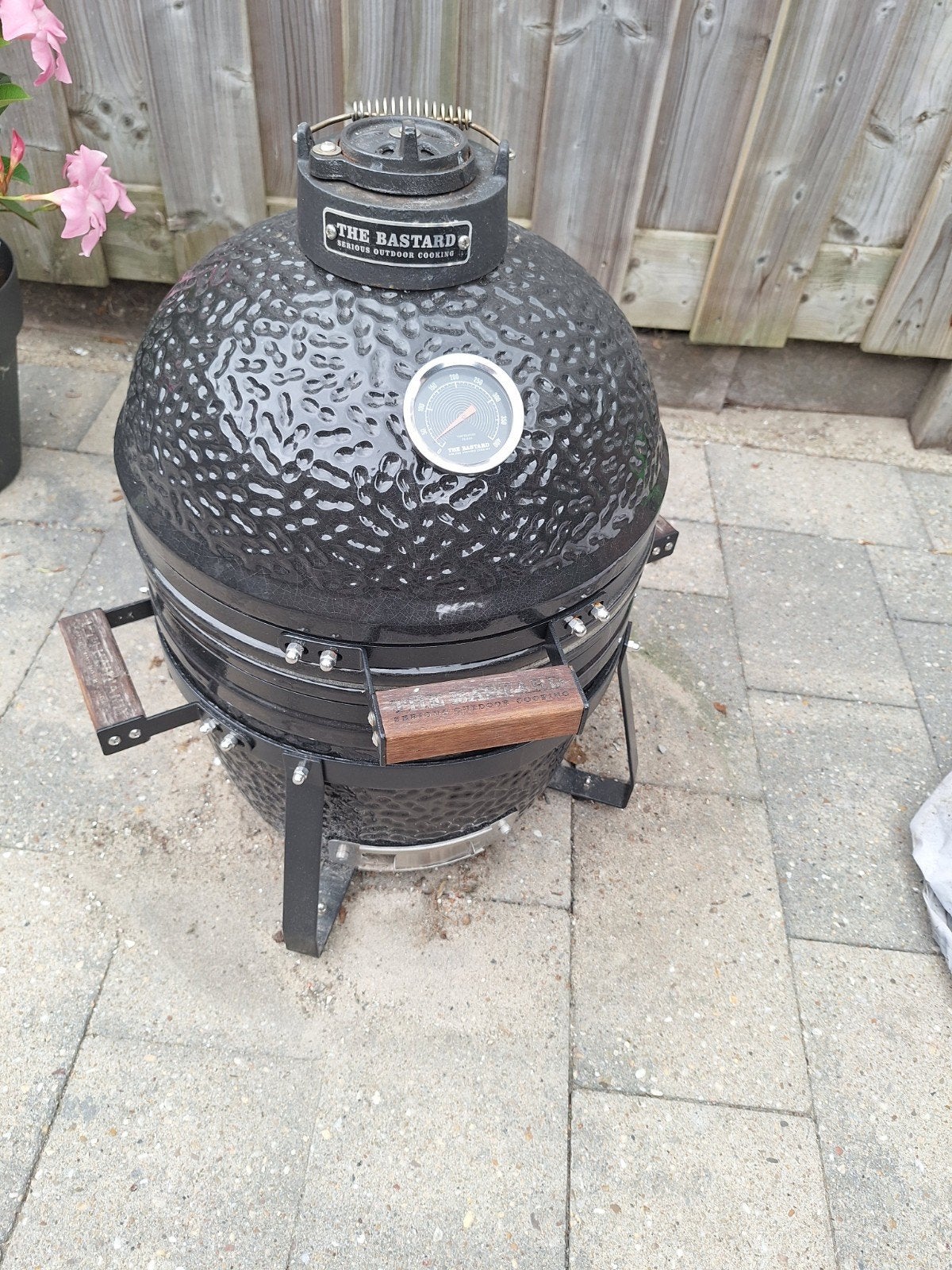 The Bastard Compact Kamado BBQ - Zo goed als nieuw, Tuin en Terras, Ophalen, Zo goed als nieuw, The Bastard