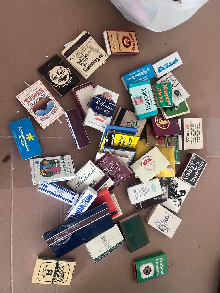 Grote Verzameling Vintage Luciferdoosjes en Lucifers, Verzamelen, Rookartikelen, Aanstekers en Luciferdoosjes, Ophalen, Gebruikt