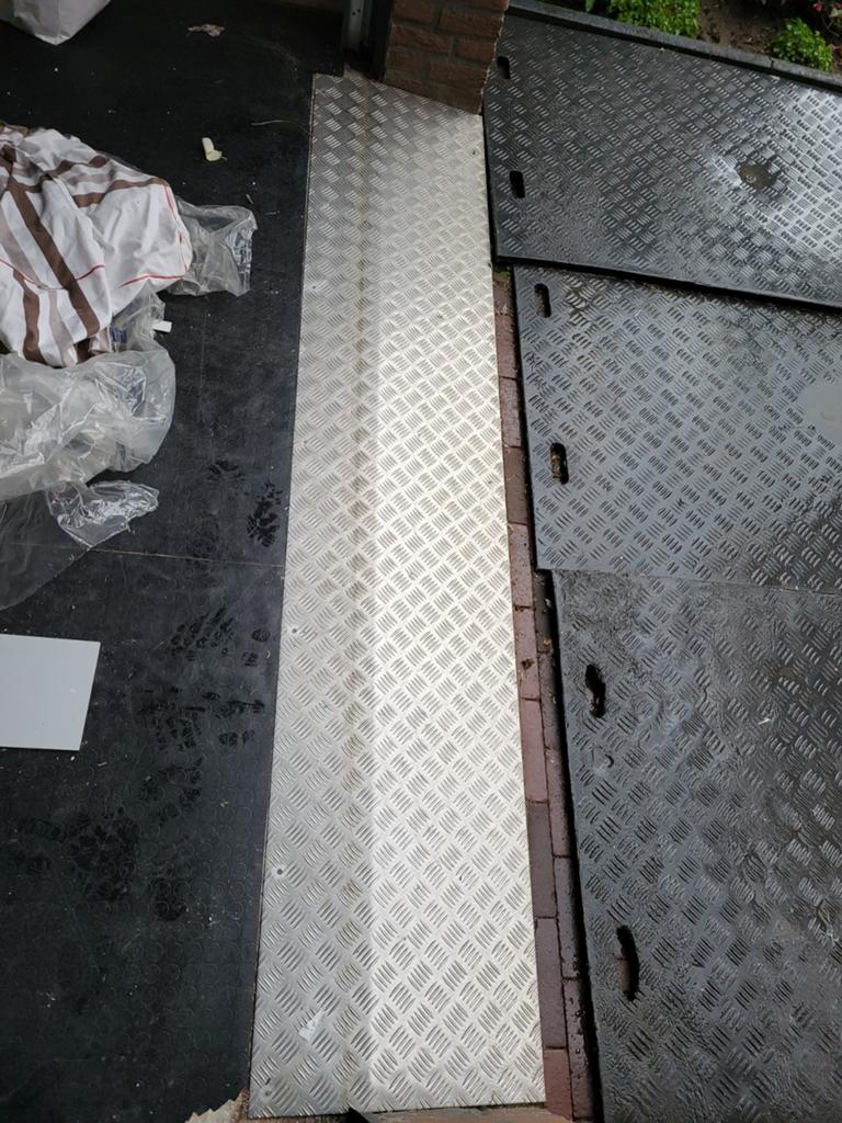 Aluminium Traanplaat inrit garage, Doe-het-zelf en Verbouw, Ophalen, Zo goed als nieuw, Aluminium