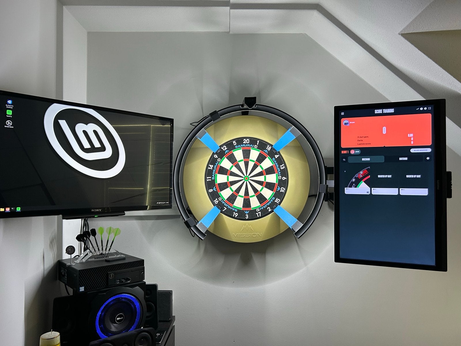 Target omni Darts setup met bord, Sport en Fitness, Darts, Zo goed als nieuw, Dartbord, Ophalen
