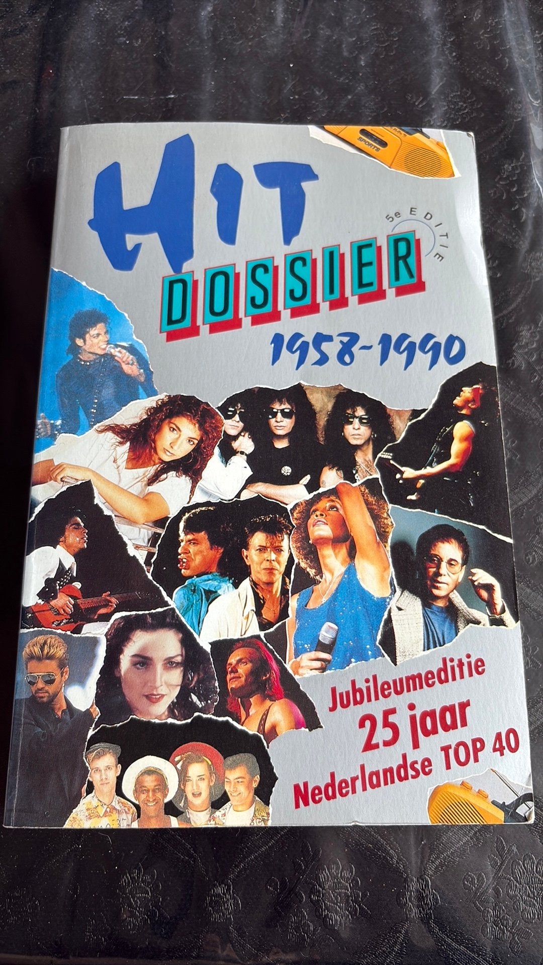 Hitdossier 1958-1990 Jubileumeditie, Ophalen of Verzenden, Gelezen, Algemeen
