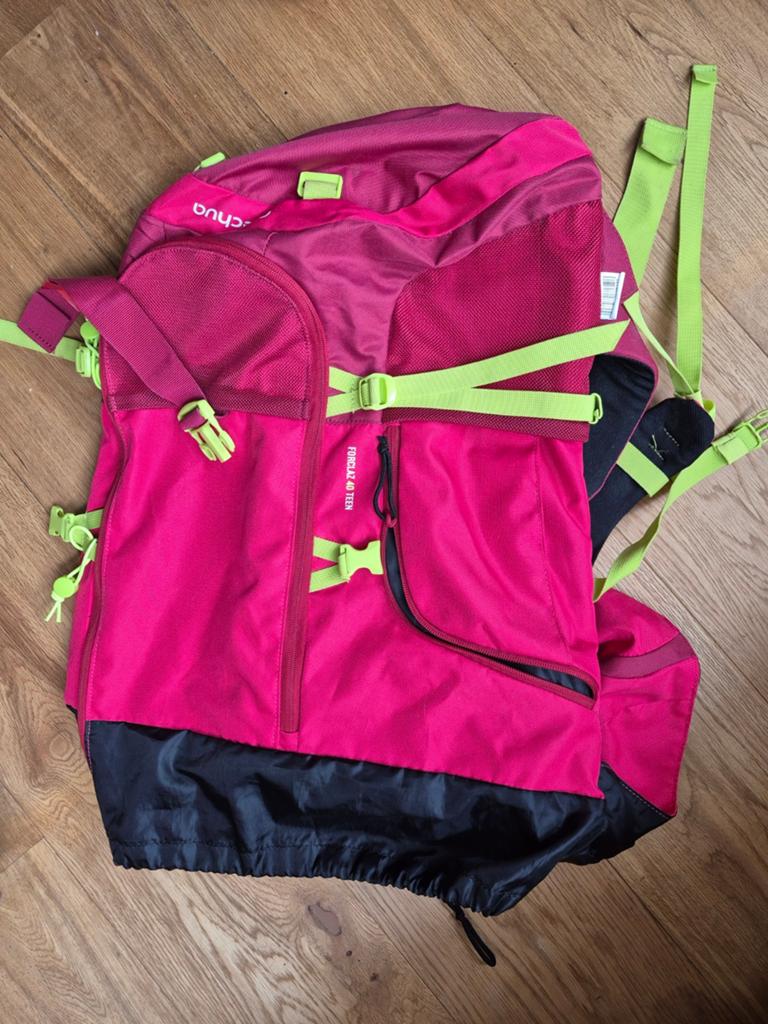 Quechua Forclaz 40 Teen Rugzak - Roze/Limegroen, 25 tot 40 cm, Zo goed als nieuw, Waterdicht, Ophalen