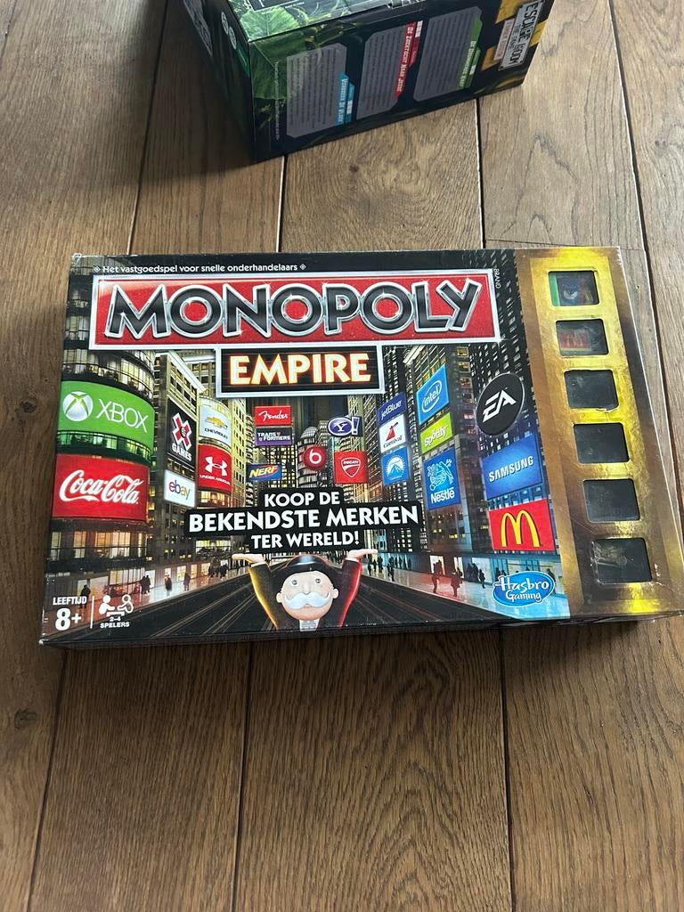Monopoly Empire Bordspel - Koop Bekende Merken, Drie of vier spelers, Ophalen of Verzenden, Zo goed als nieuw