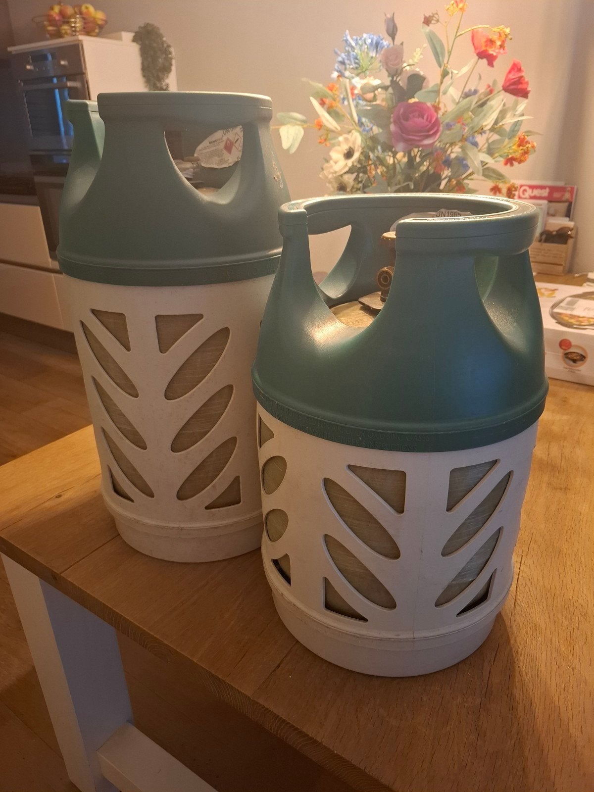 Gasfles 2 x ( 1 deels gevuld, 1 is leeg), Ophalen, Gebruikt